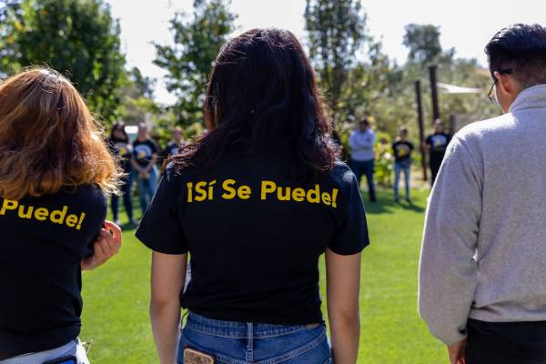 si se puede shirt